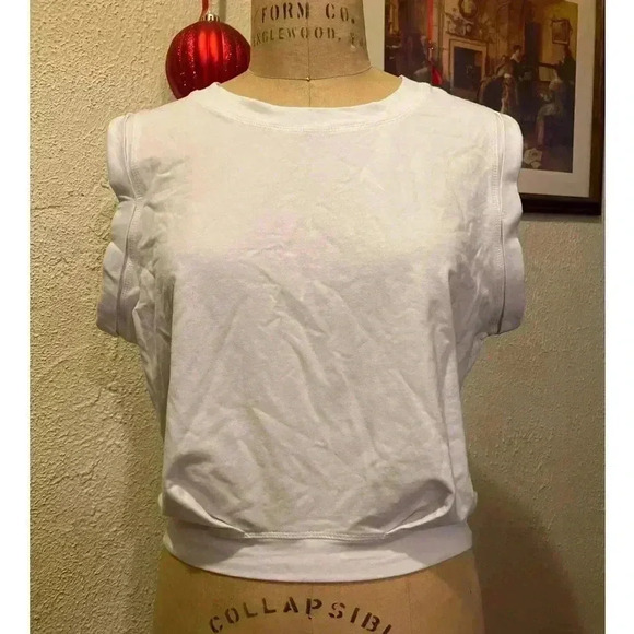 iGENJUN Tops - iGENJUN White Crew Neck Rolled Sleeves Pleated Hem Top NWT Size XL